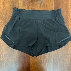 Lululemon Hotty Hot high rise HR 2.5” shorts size 8
